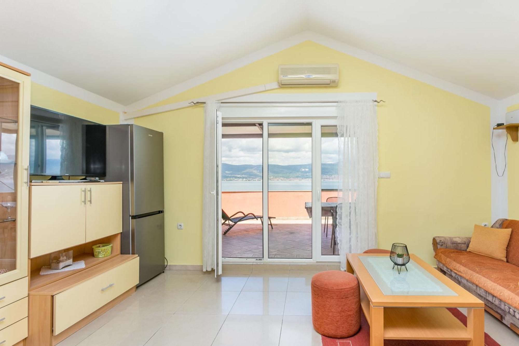 Apartments By The Sea Slatine, Ciovo - 11126 Bilik gambar