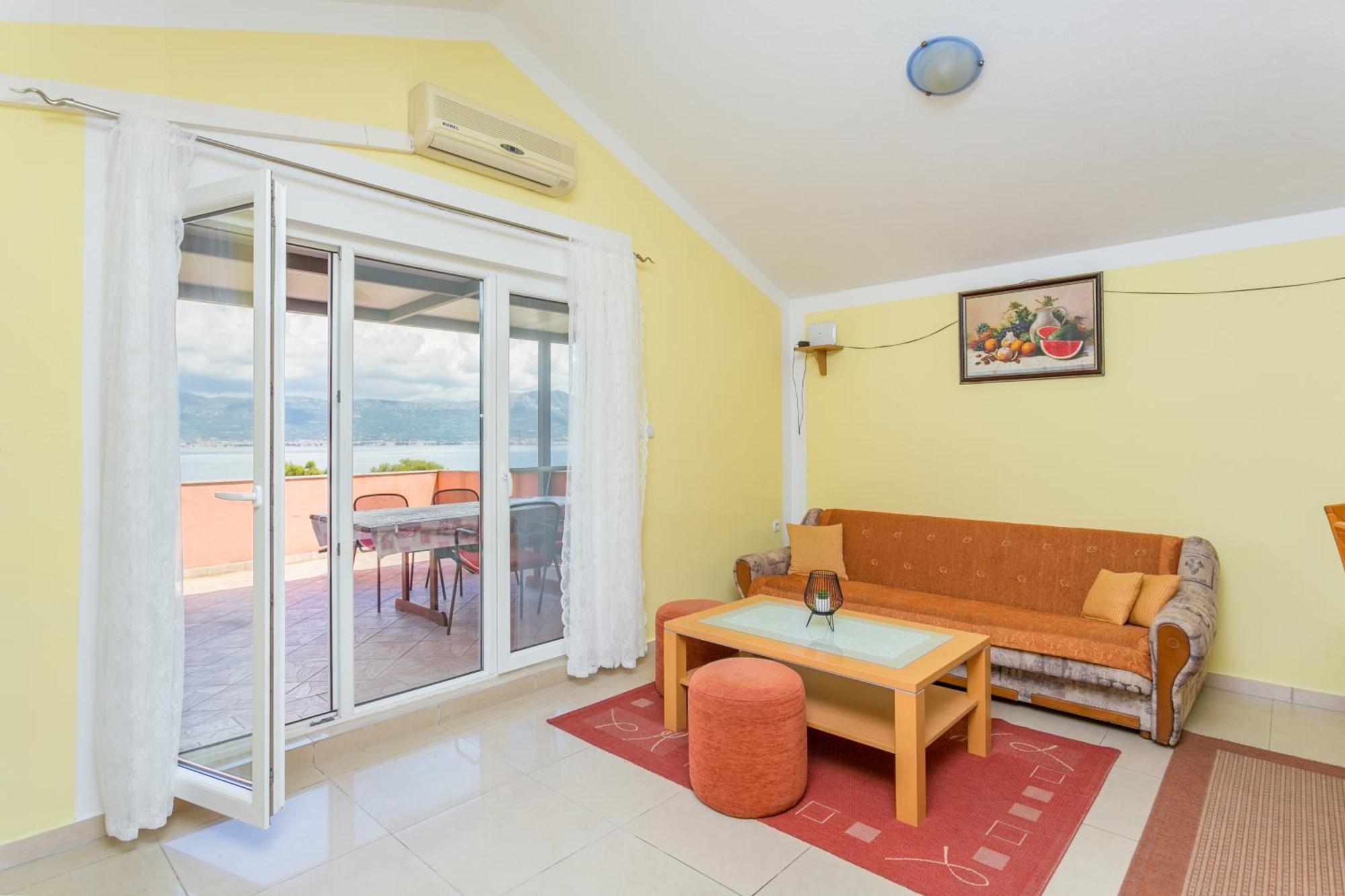 Apartments By The Sea Slatine, Ciovo - 11126 Bilik gambar